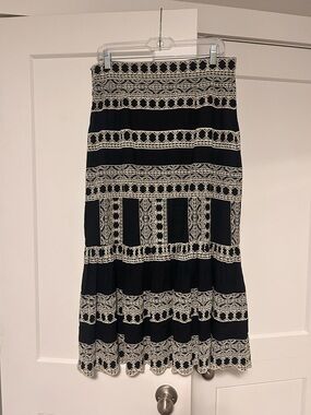 Zara Black White Embroidered
Midi Skirt With Ruffled Hem